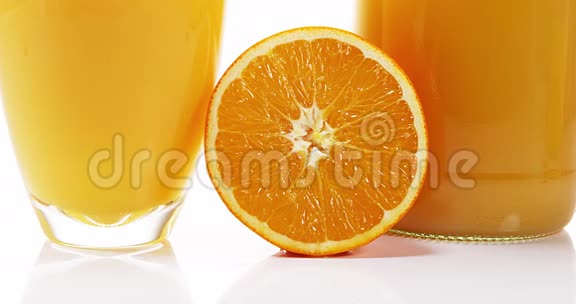 橙柑橘白色背景下的果实视频的预览图