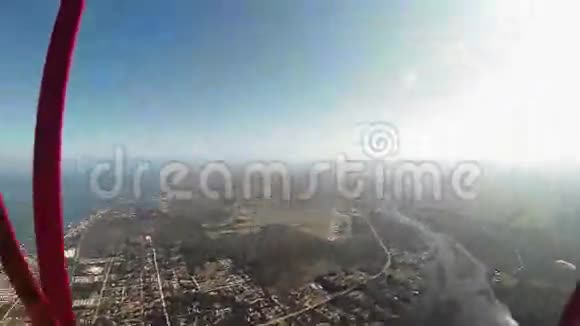 专业跳伞跳伞跳伞在平地上景观极端嗜好视频的预览图