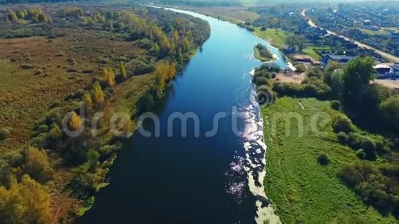 河流上方的空中公路路桥景观空中桥梁道路视频的预览图