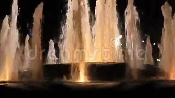 喷泉水流折射光线视频的预览图
