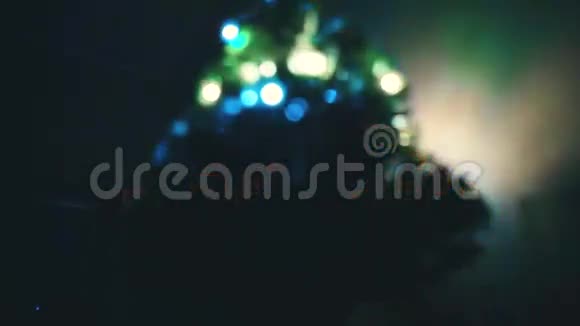 圣诞树的模糊灯光波克效应视频的预览图