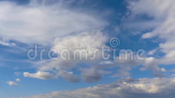时光流逝的摄影云在天空中快速飞翔视频的预览图