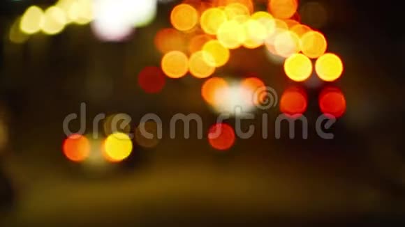 用夜间城市灯光分散抽象背景视频的预览图