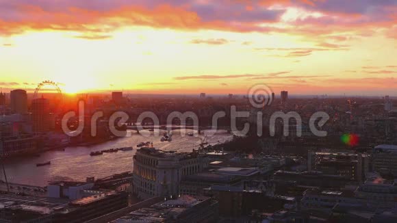 伦敦天际线上美丽的日落视频的预览图