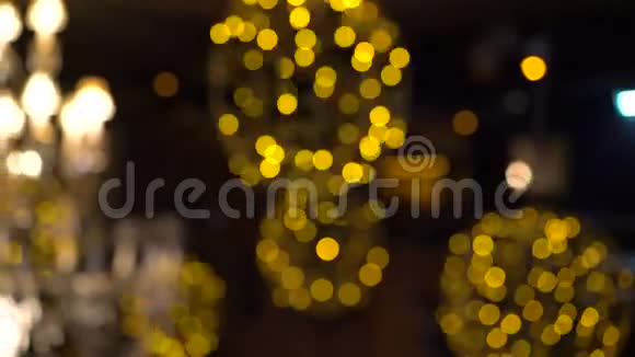 金色灯光闪烁的背景4K视频的预览图