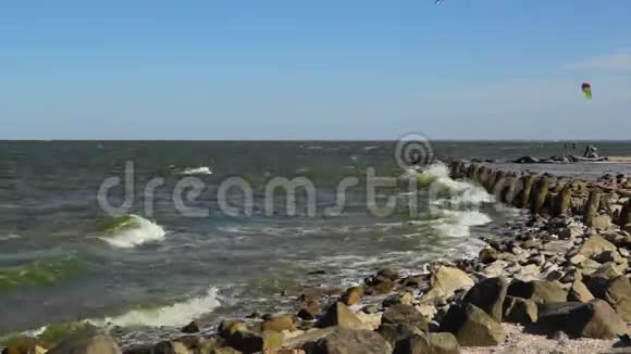 在阿佐夫海岸的风视频的预览图
