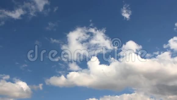 天上的白云视频的预览图