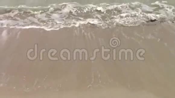 波浪和沙子视频的预览图