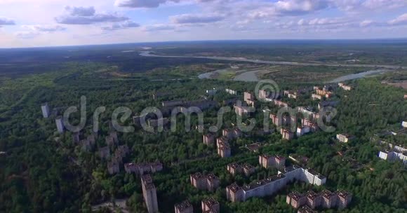 切尔诺贝利附近被遗弃的普里皮亚特城空中4K视频的预览图