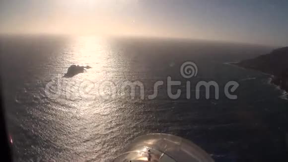 从新西兰的直升机上可以看到海洋景观视频的预览图