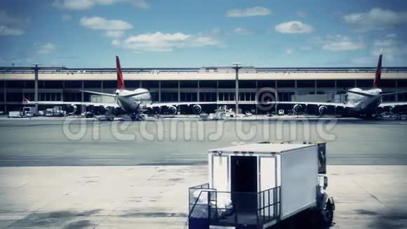 空的机场航站楼视频的预览图