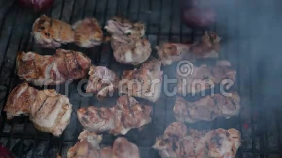 烧烤的鸡肉视频的预览图