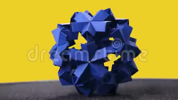 彩色背景上的折纸花球视频的预览图