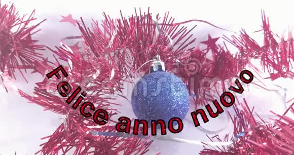 意大利语新年快乐视频4k恭喜节日背景上的雪冬季动画文字视频的预览图