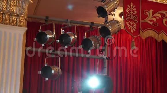 剧院的灯光红色背景视频的预览图