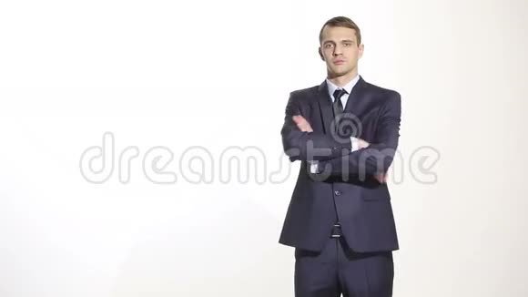 肢体语言穿商务服的男人孤立的白色背景培训管理人员销售代理手臂和视频的预览图