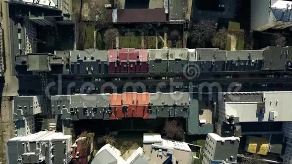 华沙的街道和住宅屋顶视频的预览图