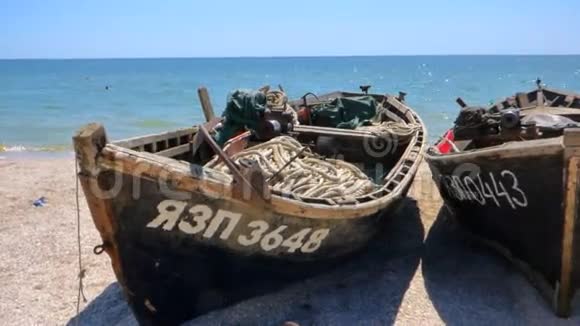 三个钓鱼船视频的预览图