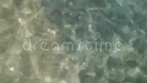 泰国克拉比省著名旅游地标拉丁岛海滩水晶火花纹理背景视频的预览图