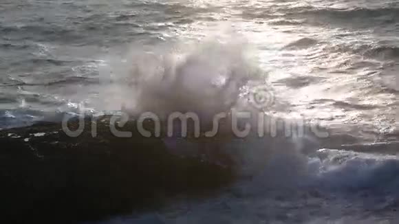 大西洋波浪和太阳反射视频的预览图