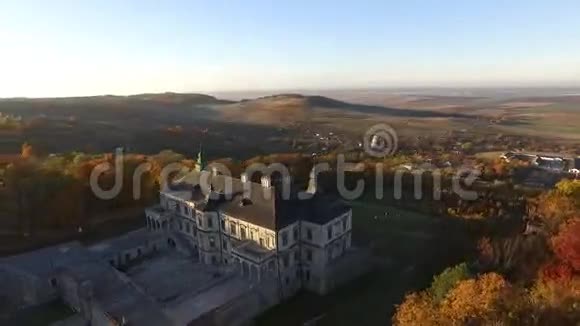 皮迪奇斯城堡乌克兰佐洛奇夫空中录像视频的预览图