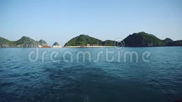 下龙湾旅游船景视频的预览图