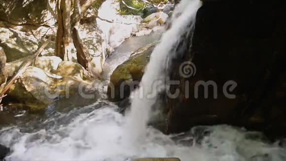 大石瀑布视频的预览图