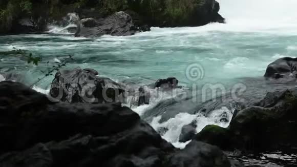 智利汇洛汇洛瀑布视频的预览图
