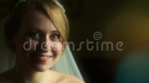 美丽新娘的肖像视频的预览图