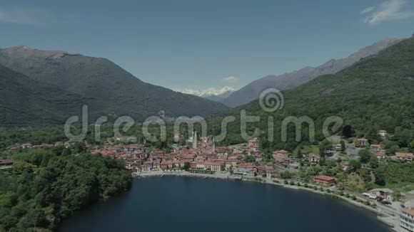 自行车萨默尔意大利意大利里维埃拉房屋无人机飞行近山意大利湖无人机4k自然飞行酒店视频的预览图
