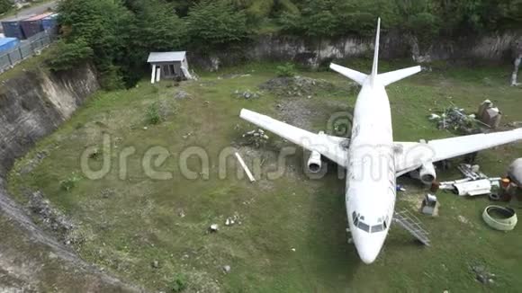 在巴厘岛被遗弃的客机坠毁视频的预览图