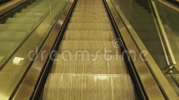 移动自动扶梯梅卡尼视频的预览图