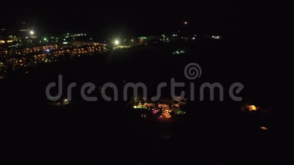直升机飞越夜城视频的预览图