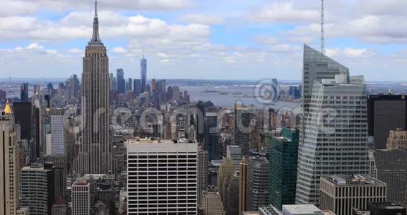 4K超高清空中俯瞰纽约市中心地区视频的预览图