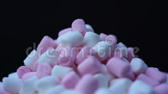 棉花糖粉白色糖果旋转背景视频的预览图