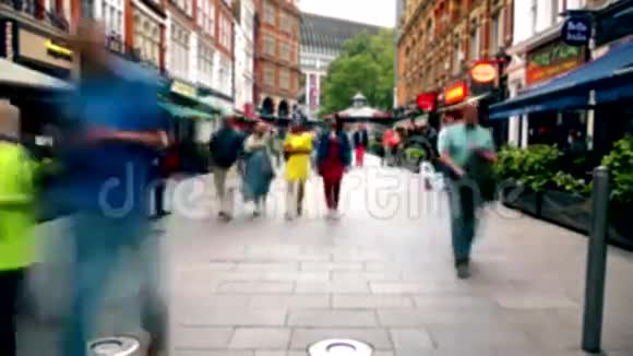人们走在街上时光流逝视频的预览图