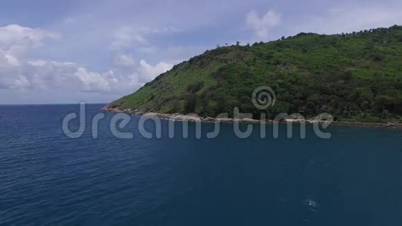 和谐的亚洲海岸从直升机上轻松度假视频的预览图