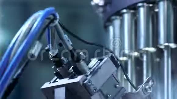 自动化生产线的一部分关闭工业设备视频的预览图