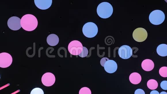 天花板移动LED球视频的预览图