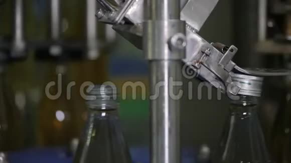 自动瓶盖机的机构视频的预览图