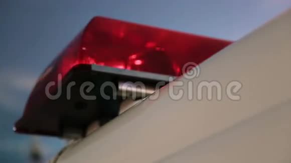 救护车警笛闪烁视频的预览图