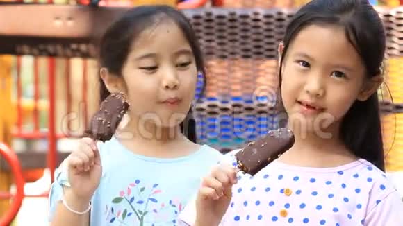 亚洲孩子喜欢吃冰淇淋视频的预览图