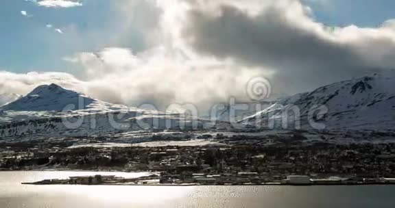 冰岛阿库雷伊镇云层时间推移视频的预览图