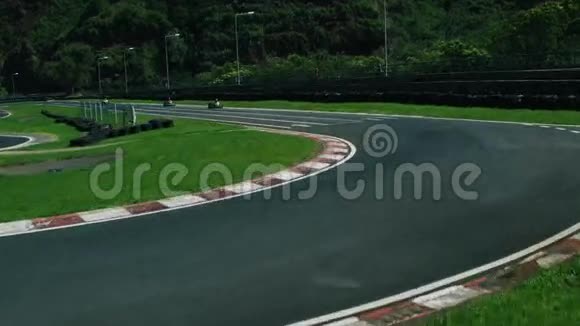 赛车赛道视频的预览图