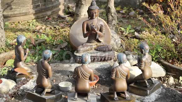 冥想佛祖弟子的雕像视频的预览图