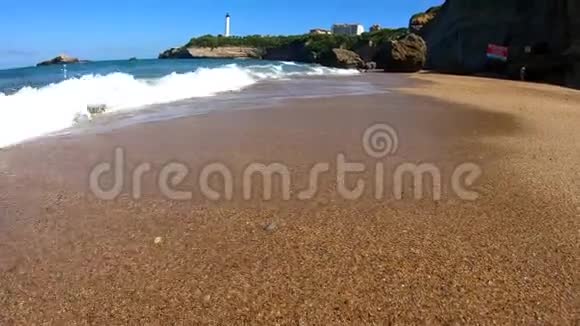 法国阿基坦比亚里茨海滩海浪视频的预览图