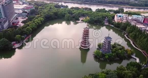 中国广西桂林双塔公园视频的预览图