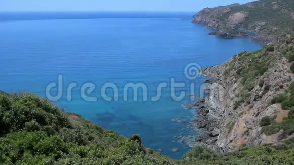 俯瞰海岸悬崖阿尔赫罗博萨视频的预览图