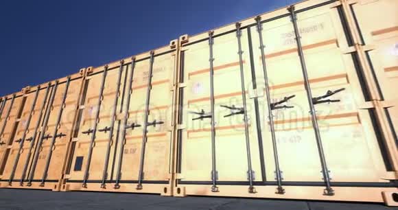 空的运输集装箱门打开视频的预览图