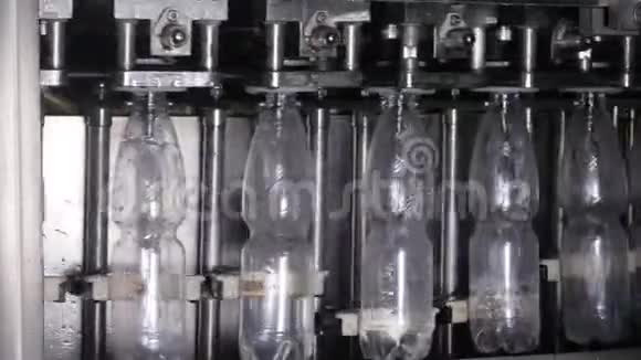 纯净水加工装瓶生产线视频的预览图